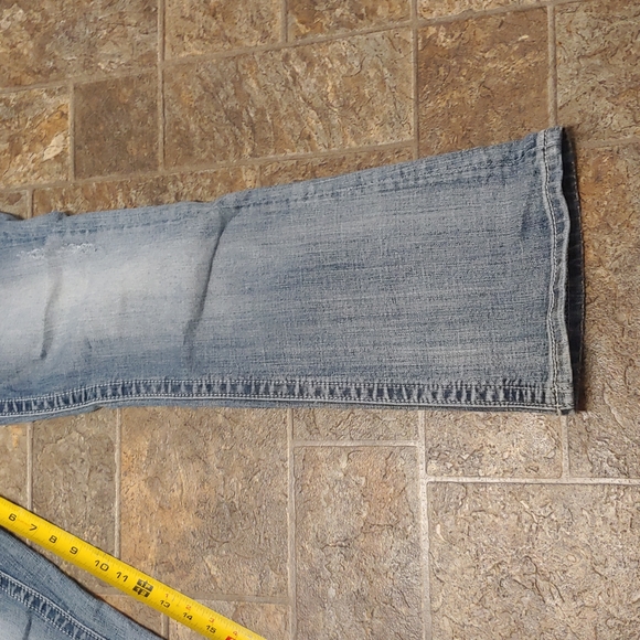 Miss Me jeans with lots of rhinestones, leather, and silver. Sz.28 - Picture 17 of 17